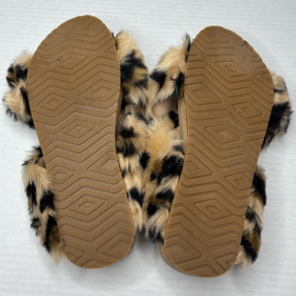 TOMS Leopard Print Fuzzy Slippers Size 8 - Picture 5 of 5